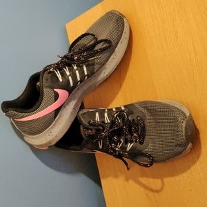Nike women's size 8.5 black and pink running shoes